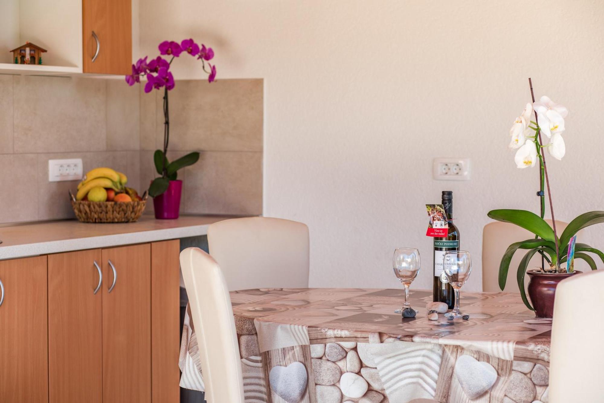 Apartmani Katica Povile Kültér fotó